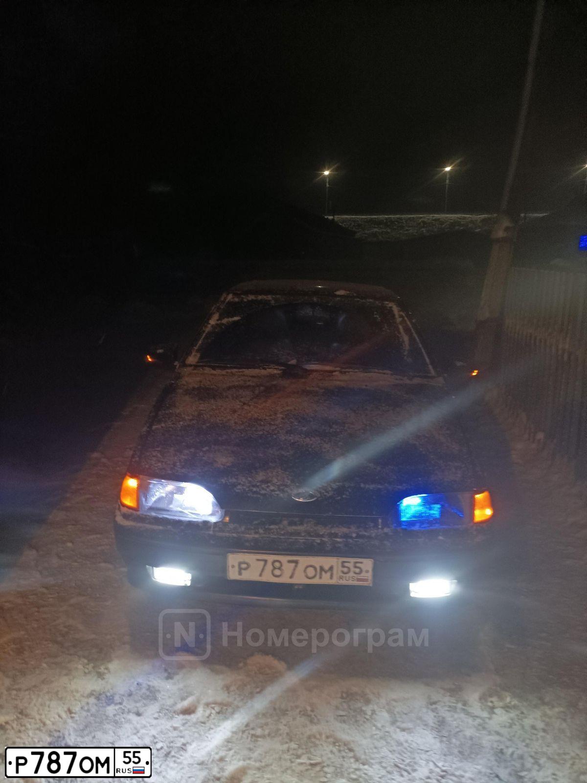 Фото автомобиля LADA 2114 SAMARA, 2011 — госномер Р787ОМ55. Цвет: СИНЕ-ЧЕРНЫЙ