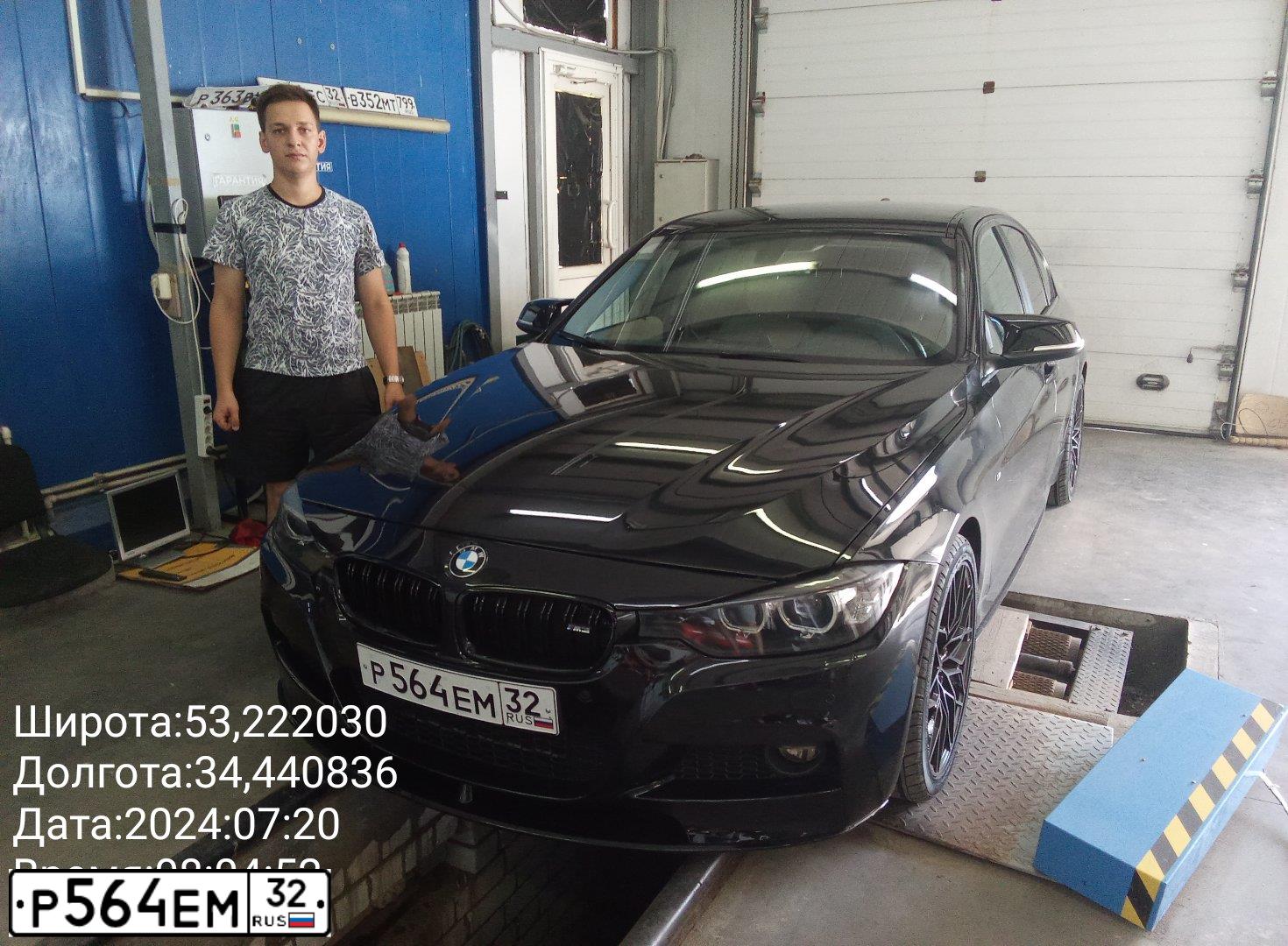 Фото автомобиля BMW SERIE 3, 2012 — госномер Р564ЕМ32. Цвет: ЧЕРНЫЙ