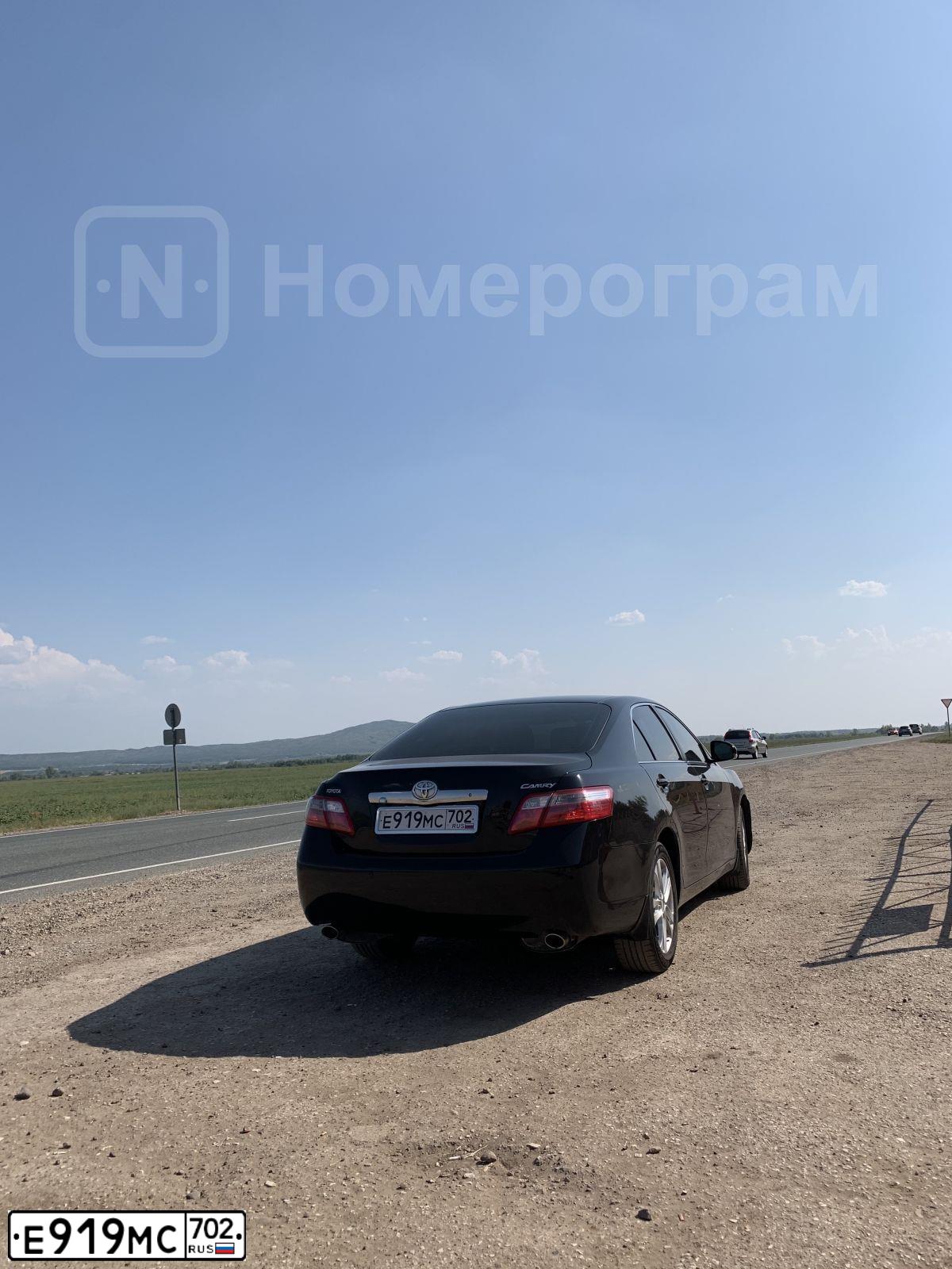 Фото автомобиля TOYOTA CAMRY, 2010 — госномер Е919МС702. Цвет: ЧЕРНЫЙ