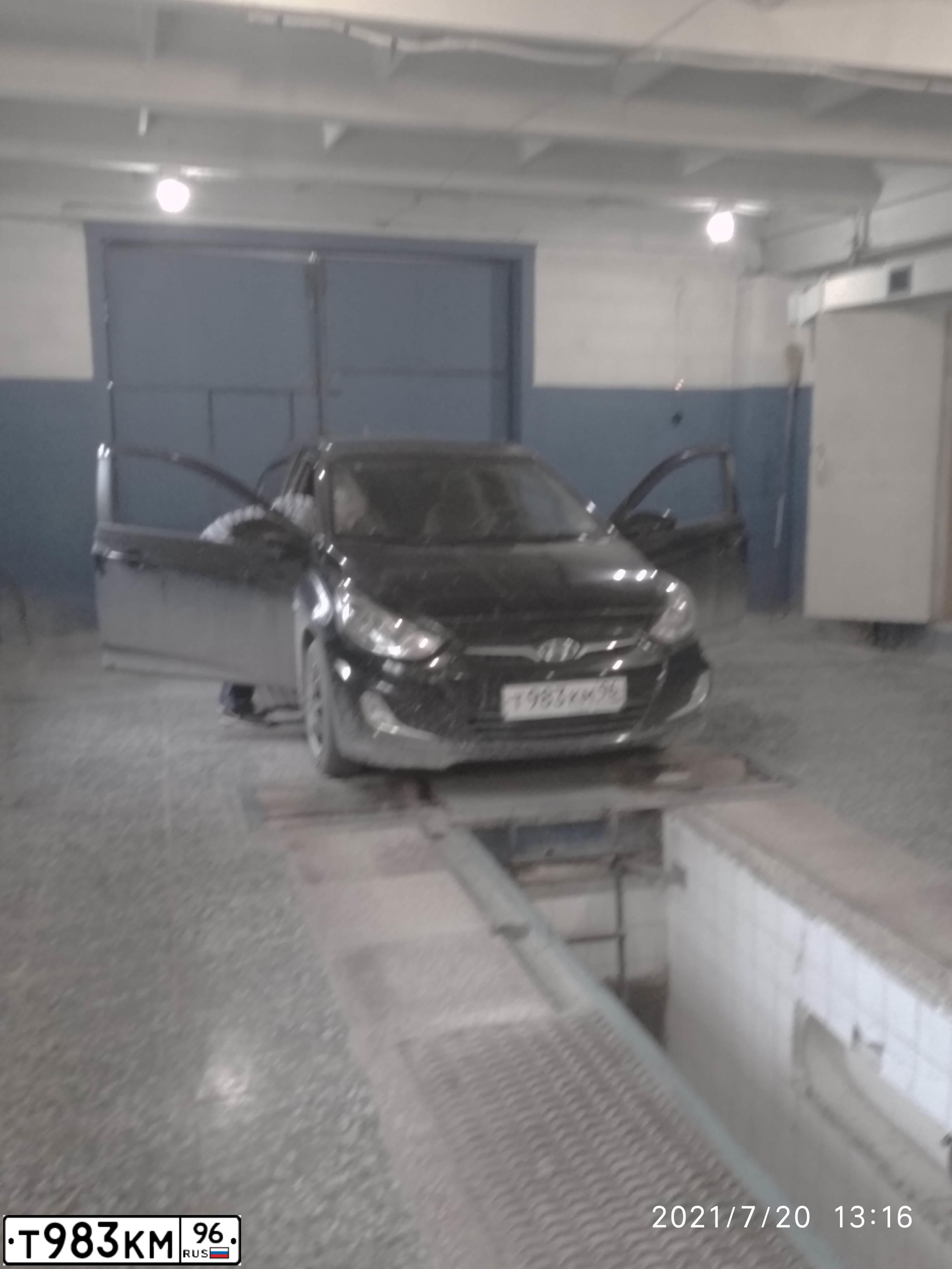 Фото автомобиля HYUNDAI SOLARIS, 2011 — госномер Т983КМ96. Цвет: ЧЕРНЫЙ