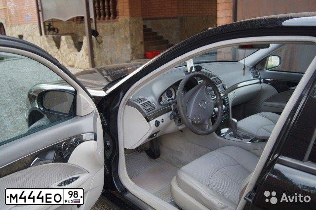 Фото автомобиля MERCEDES E-KLASSE, 2002 — госномер М444ЕО98. Цвет: ЧЕРНЫЙ