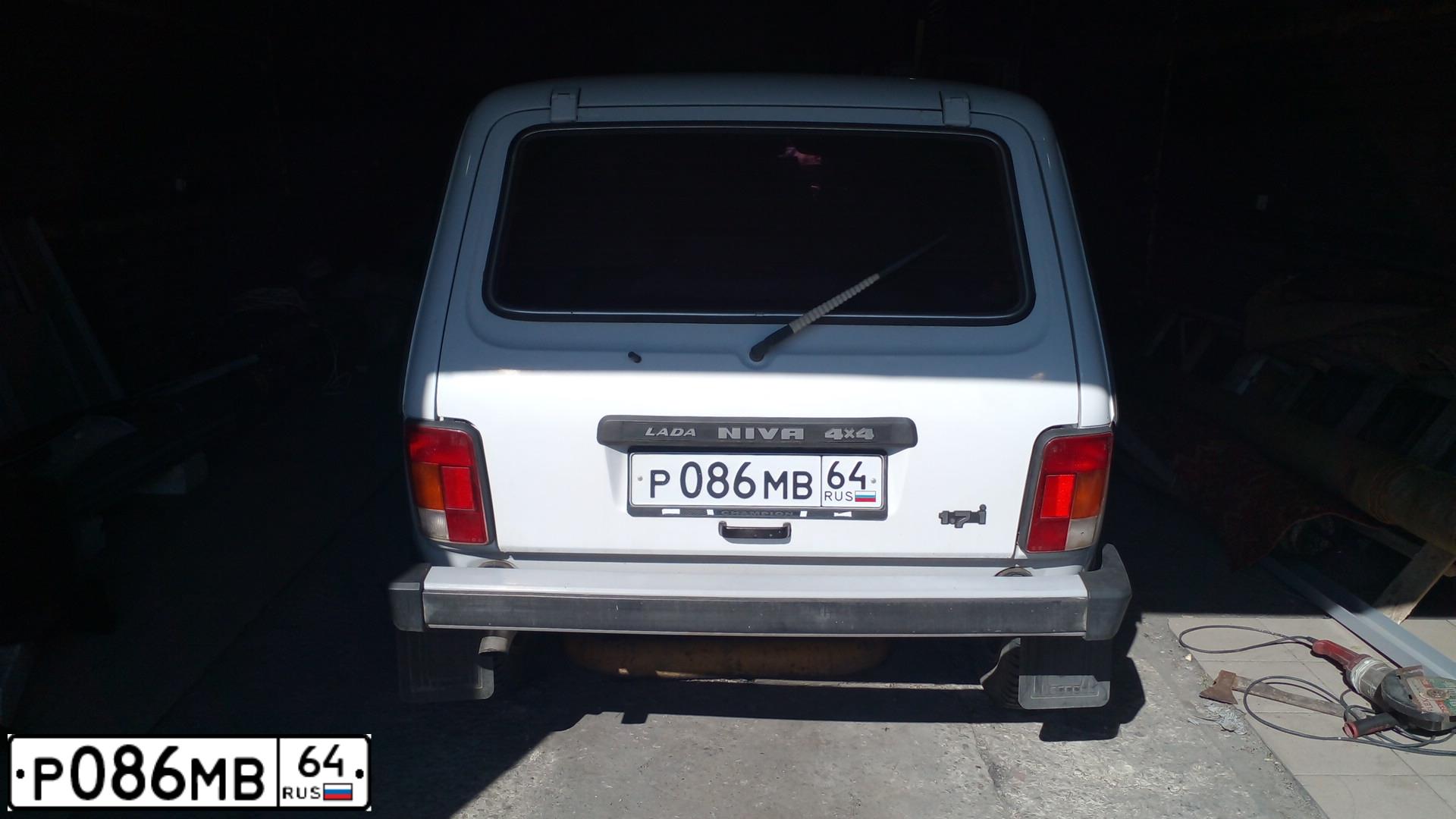 Фото автомобиля LADA 2121 NIVA, 2003 — госномер Р086МВ64. Цвет: ЯРКО-БЕЛЫЙ