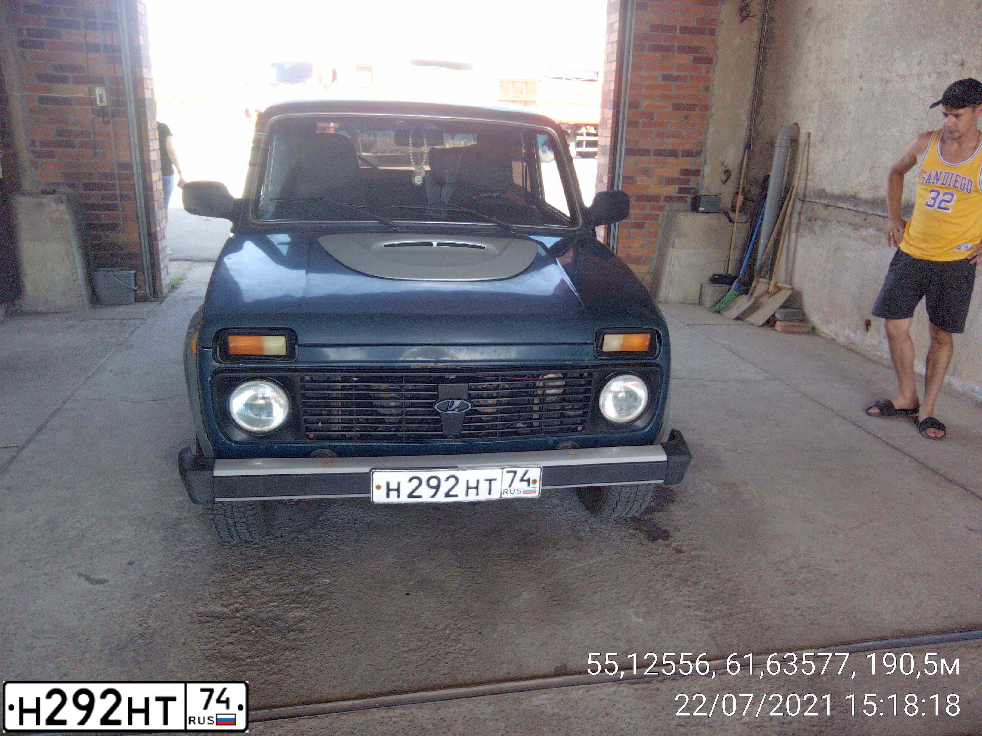Фото автомобиля LADA 2121 NIVA, 2002 — госномер Н292НТ74. Цвет: СИНЕ-ЗЕЛЕНЫЙ