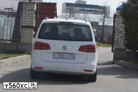 Фото автомобиля VOLKSWAGEN TOURAN, 2012 — госномер А744ВР761. Цвет: Белый