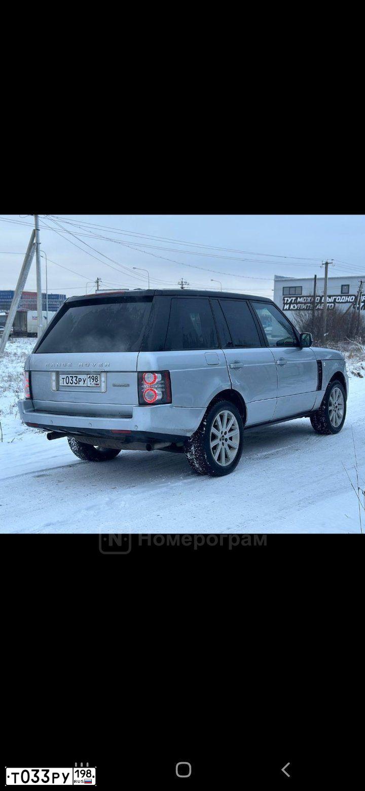 Фото автомобиля LANDROVER RANGE ROVER, 2010 — госномер Т033РУ198. Цвет: Серебристый