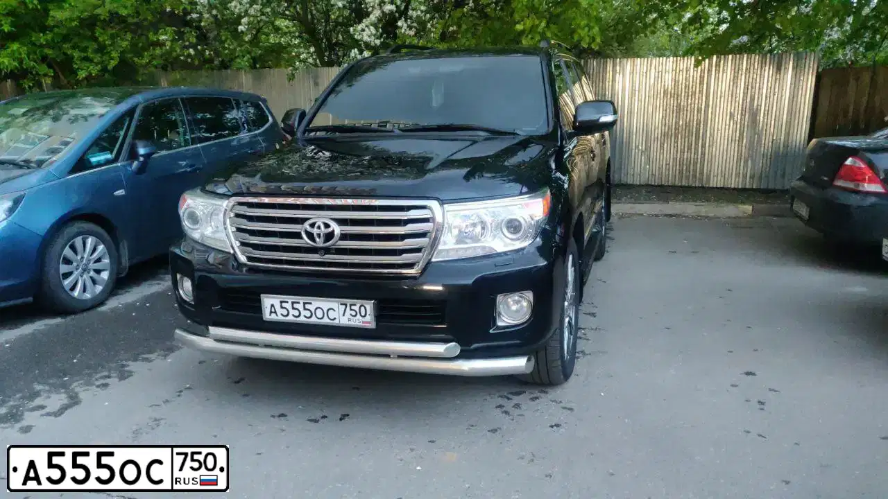 Фото автомобиля KIA QUORIS, 2013 — госномер А555ОС750. Цвет: ЧЕРНЫЙ