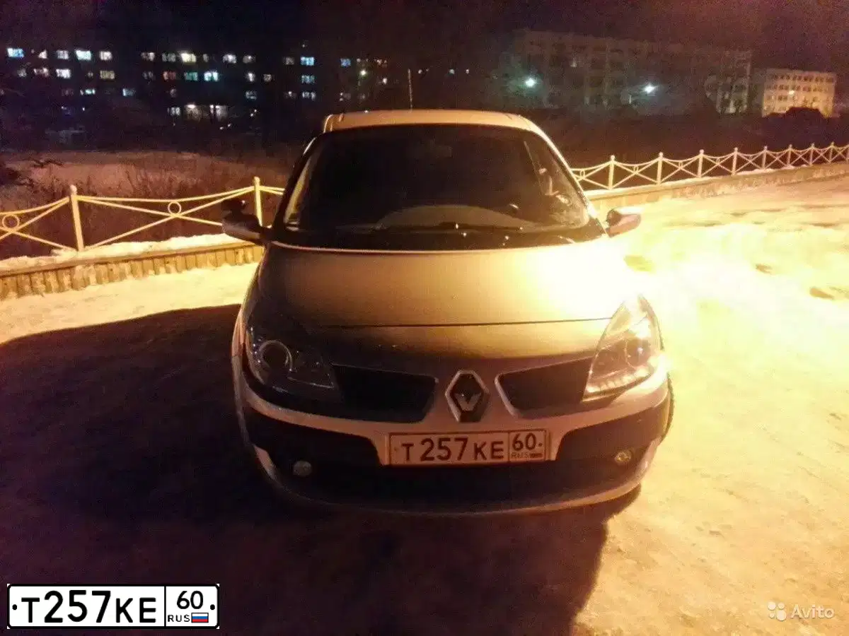 Фото автомобиля RENAULT MEGANE /GRAND/ SCENIC, 2007 — госномер М747ВН67. Цвет: СЕРЕБРИСТЫЙ