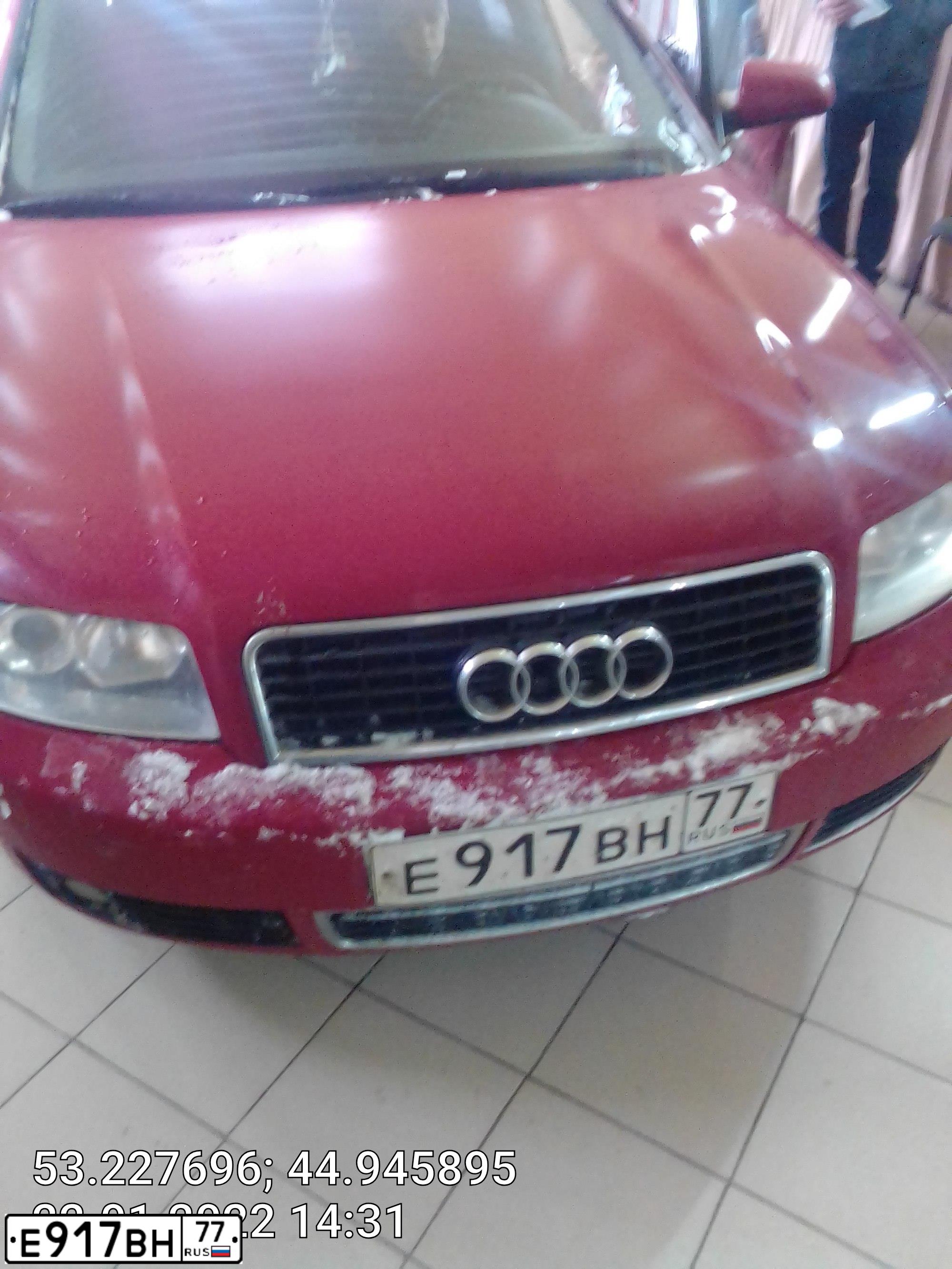 Фото автомобиля AUDI A4, 2002 — госномер В023ВР199. Цвет: Красный