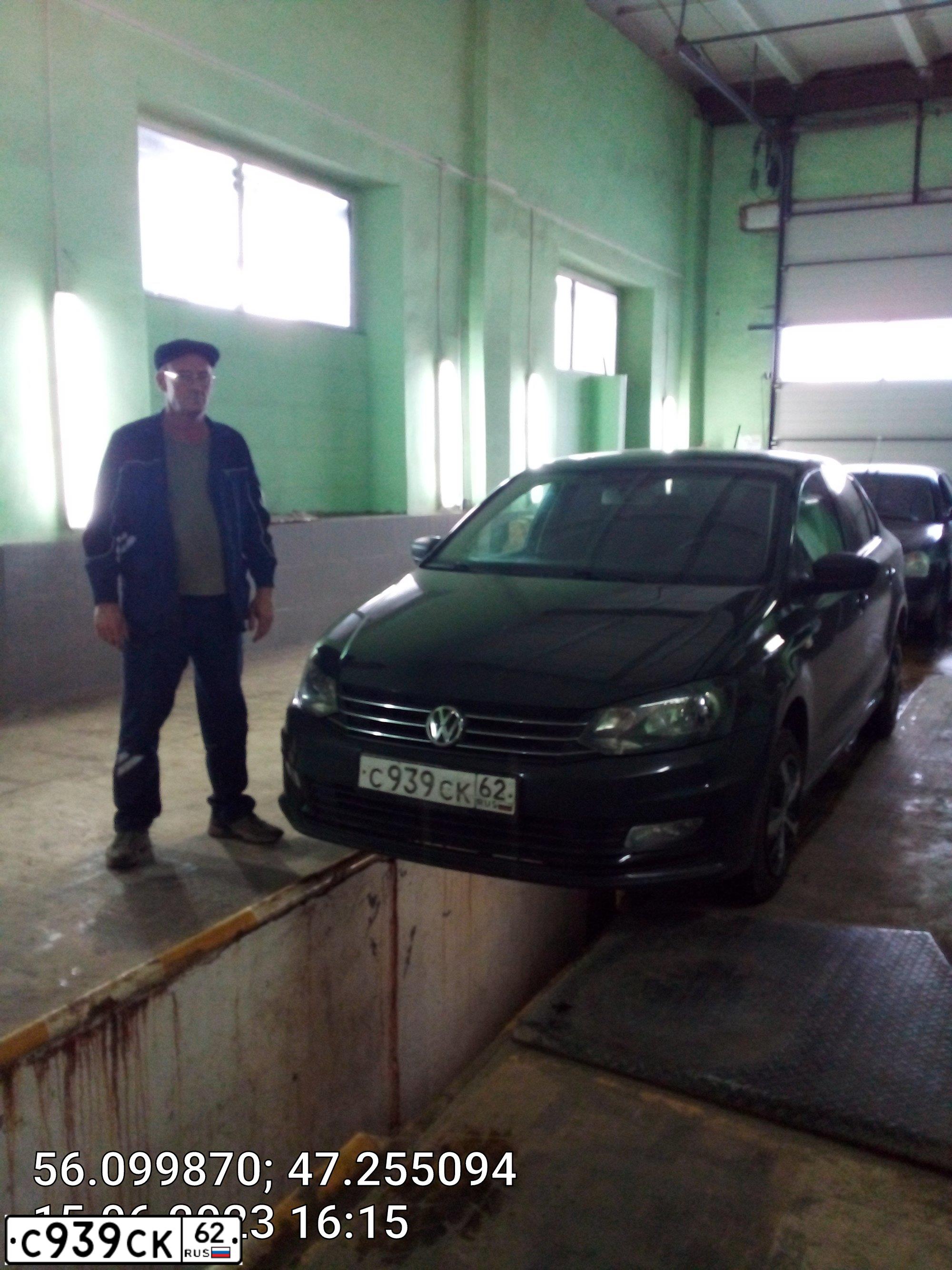 Фото автомобиля VOLKSWAGEN POLO, 2015 — госномер Х286ХО12. Цвет: СЕРЫЙ