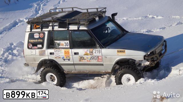 Фото автомобиля LANDROVER DISCOVERY, 1998 — госномер К835АМ90. Цвет: серебристый