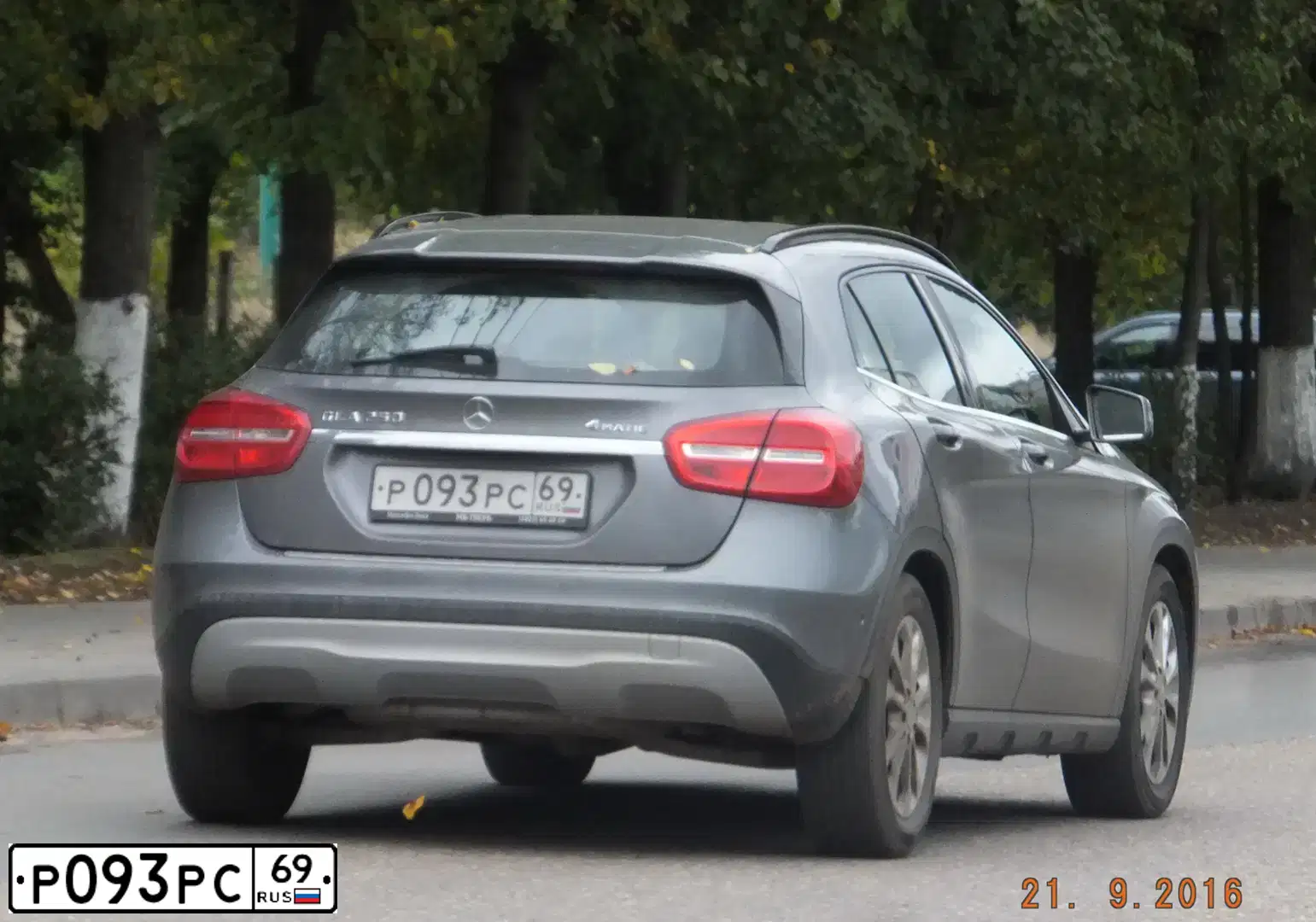 Фото автомобиля MERCEDES GLA-KLASSE, 2014 — госномер Р093РС69. Цвет: СЕРЫЙ