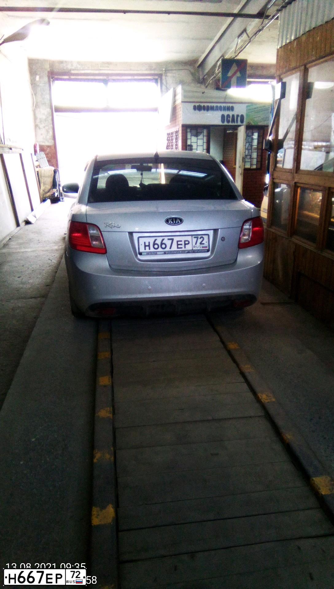 Фото автомобиля KIA RIO, 2010 — госномер Н667ЕР72. Цвет: СЕРЕБРИСТЫЙ