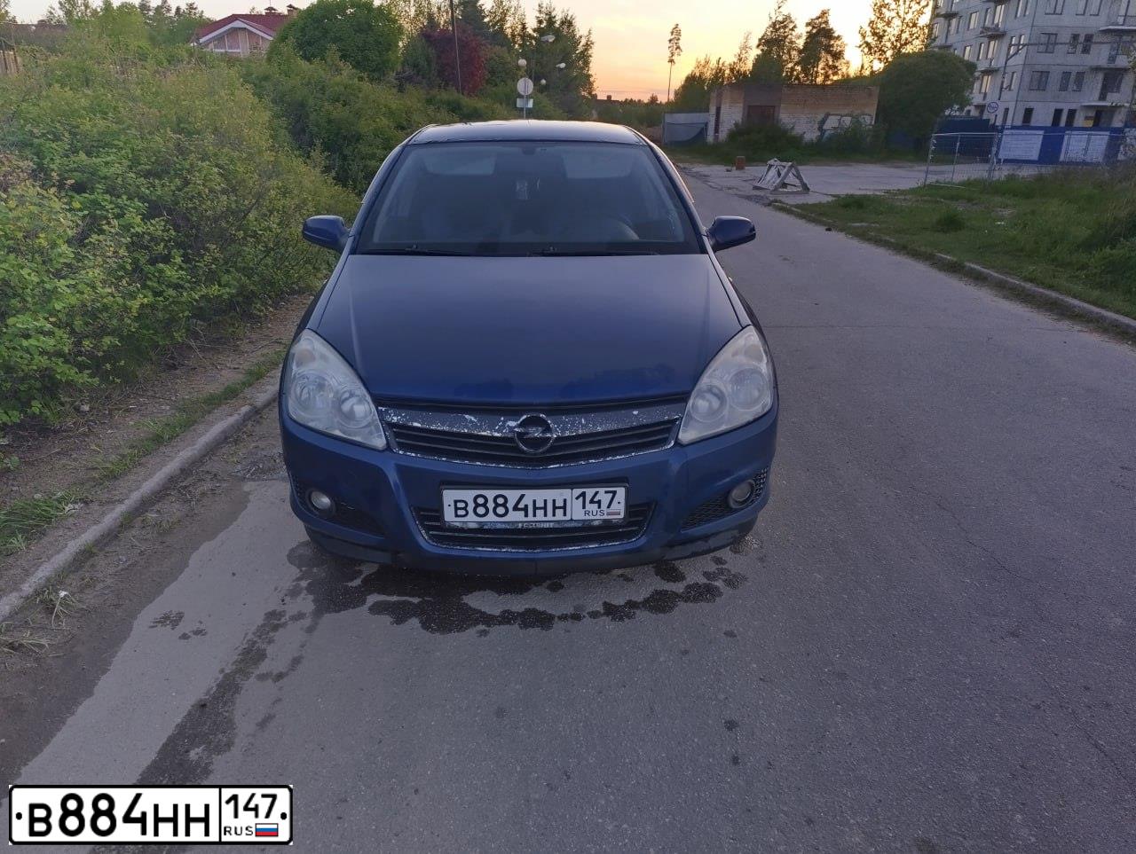Фото автомобиля OPEL ASTRA, 2008 — госномер В884НН147. Цвет: синий