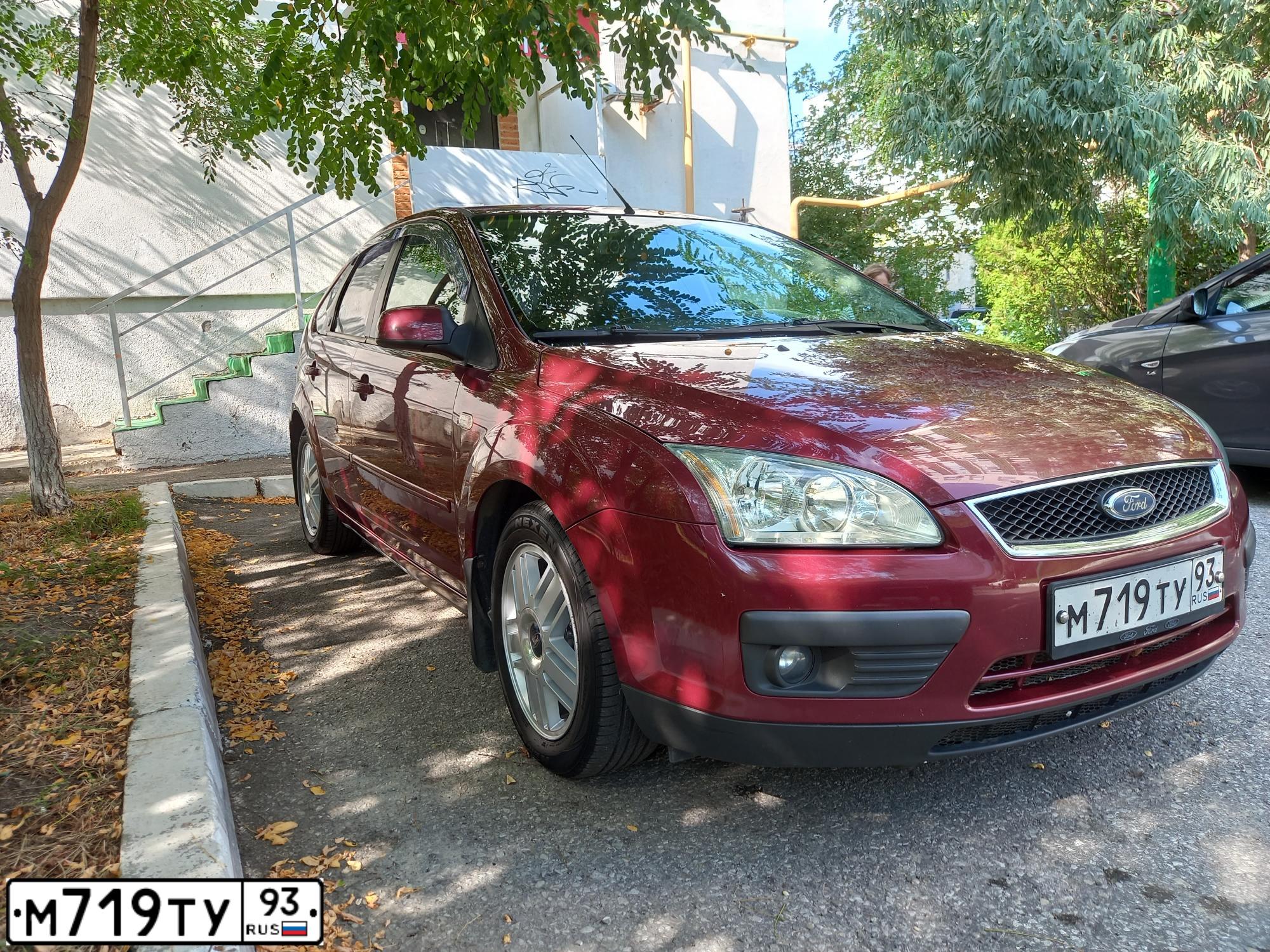 Фото автомобиля FORD FOCUS, 2006 — госномер М719ТУ93. Цвет: ВИШНЕВЫЙ