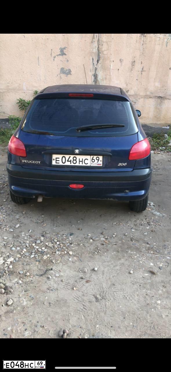 Фото автомобиля PEUGEOT 206, 1999 — госномер Е048НС69. Цвет: СИНИЙ
