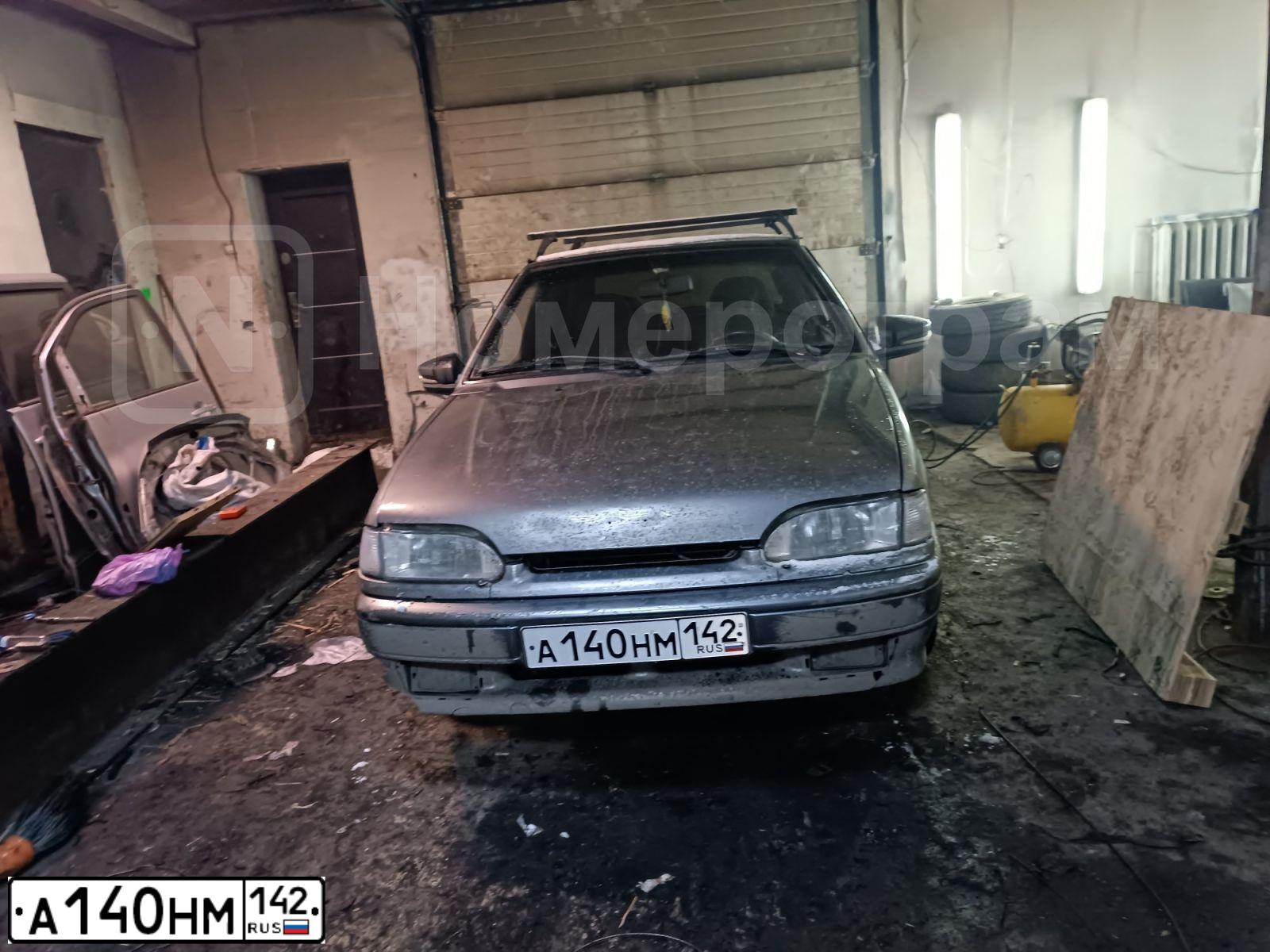 Фото автомобиля LADA 2114 SAMARA, 2005 — госномер А140НМ142. Цвет: СЕРЕБРИСТО-ЖЕЛТЫЙ