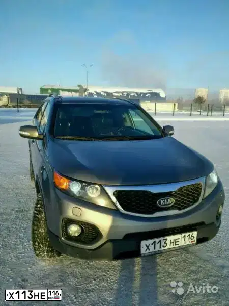 Фото автомобиля KIA SORENTO, 2011 — госномер Х113НЕ116. Цвет: ПЕРЛАМ.-СЕРЕБРИСТЫЙ