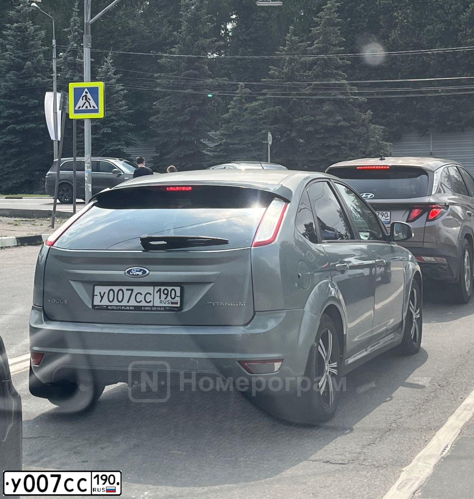 Фото автомобиля FORD FOCUS, 2010 — госномер У007СС190. Цвет: СЕРЫЙ