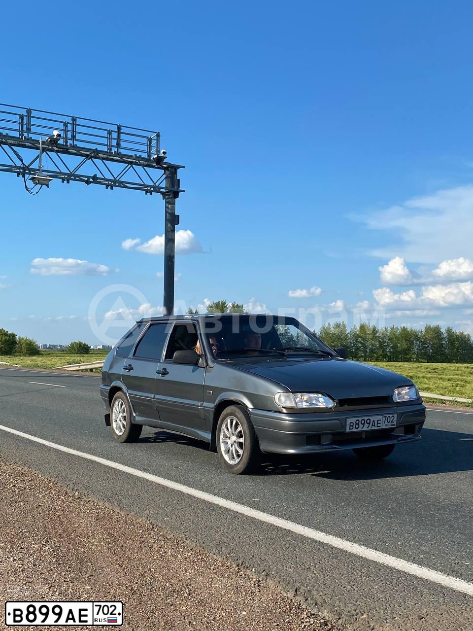 Фото автомобиля LADA 2114 SAMARA, 2005 — госномер В899АЕ702. Цвет: СРЕДНИЙ СЕРО-ЗЕЛЕНЫЙ МЕТ.