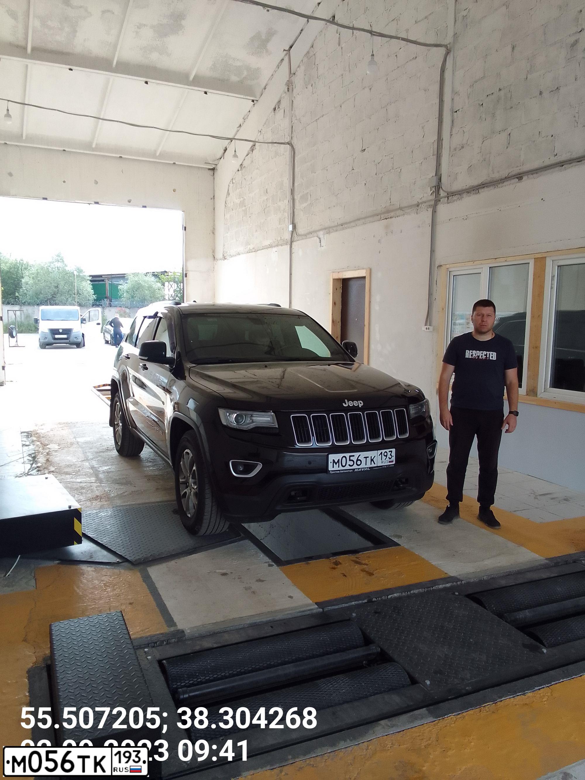 Фото автомобиля JEEP GRAND CHEROKEE, 2013 — госномер В956ОХ797. Цвет: ЧЕРНЫЙ