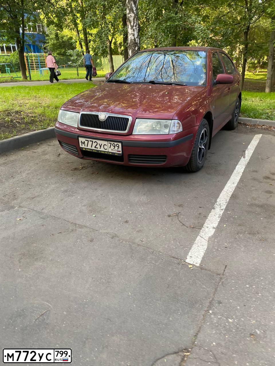 Фото автомобиля SKODA OCTAVIA, 2008 — госномер М772УС799. Цвет: ВИШНЕВЫЙ