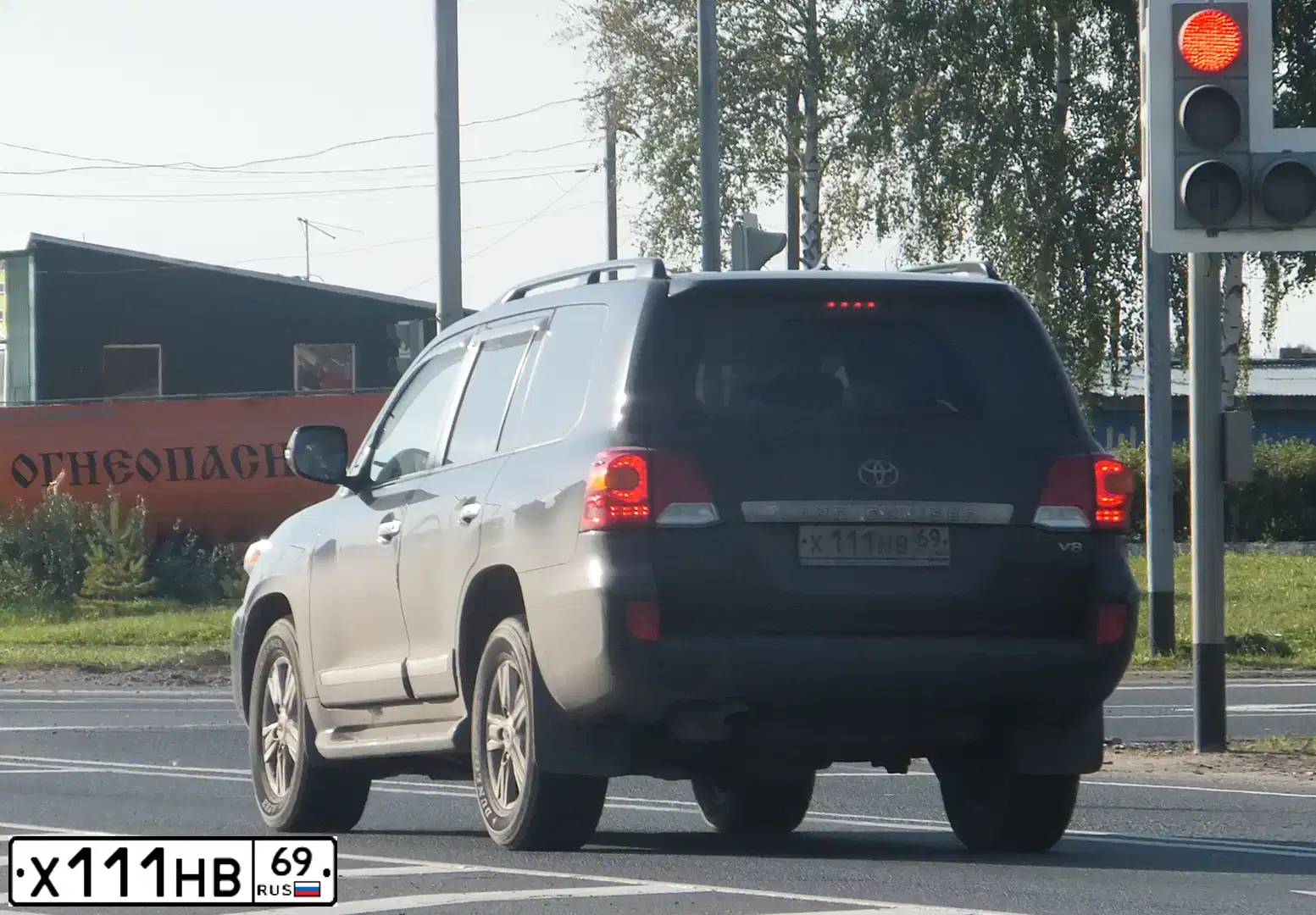 Фото автомобиля LEXUS LX, 2018 — госномер Х111НВ69. Цвет: ЧЕРНЫЙ