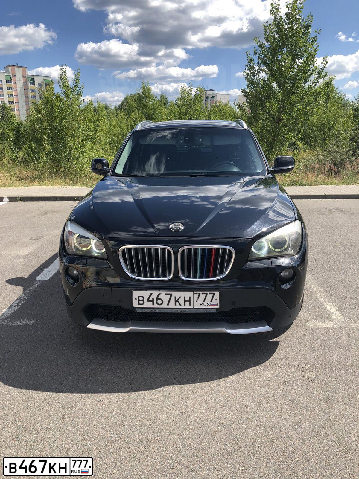 Фото автомобиля BMW X1, 2011 — госномер В467КН777. Цвет: ЧЕРНЫЙ