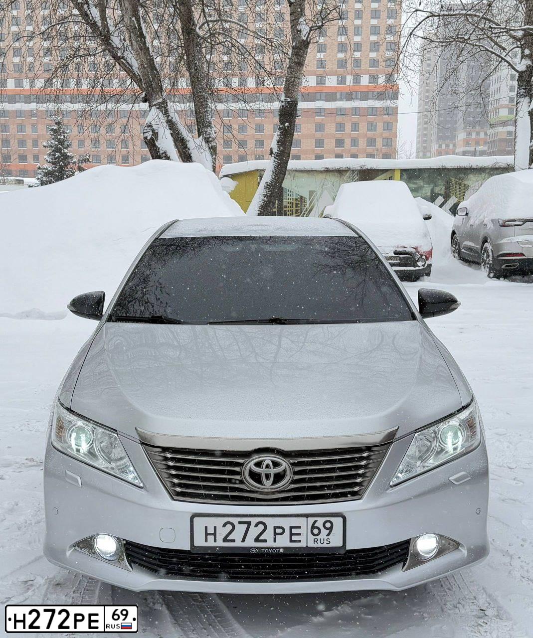 Фото автомобиля TOYOTA CAMRY, 2011 — госномер Н272РЕ69. Цвет: СЕРЕБРИСТЫЙ МЕТАЛЛИК