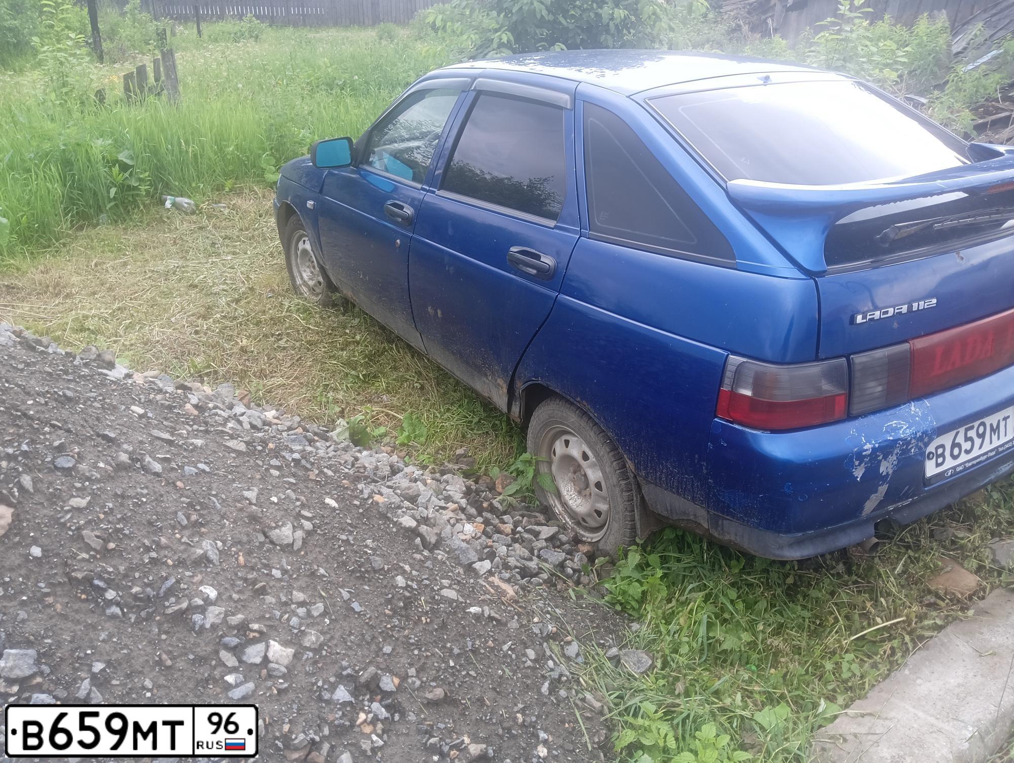 Фото автомобиля LADA 2112, 2002 — госномер С450СМ196. Цвет: СИНИЙ