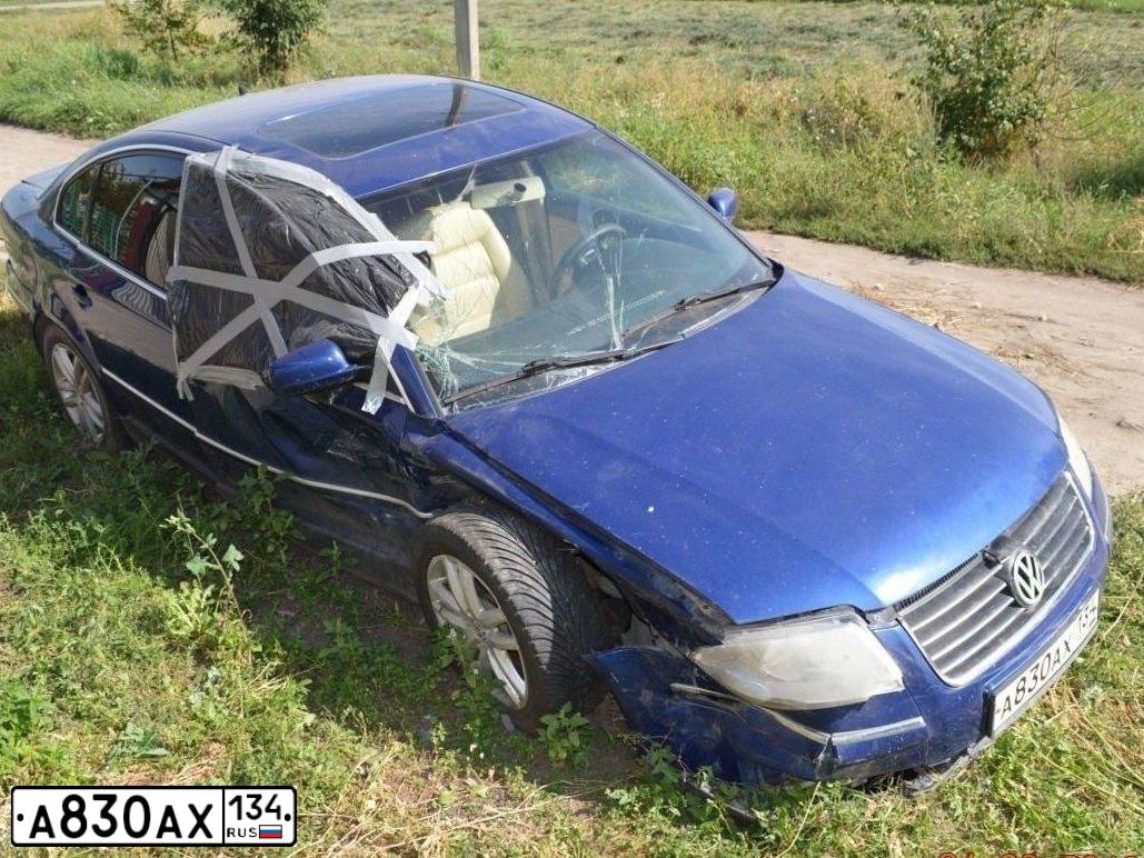 Фото автомобиля VOLKSWAGEN PASSAT, 2002 — госномер Е265НА134. Цвет: синий