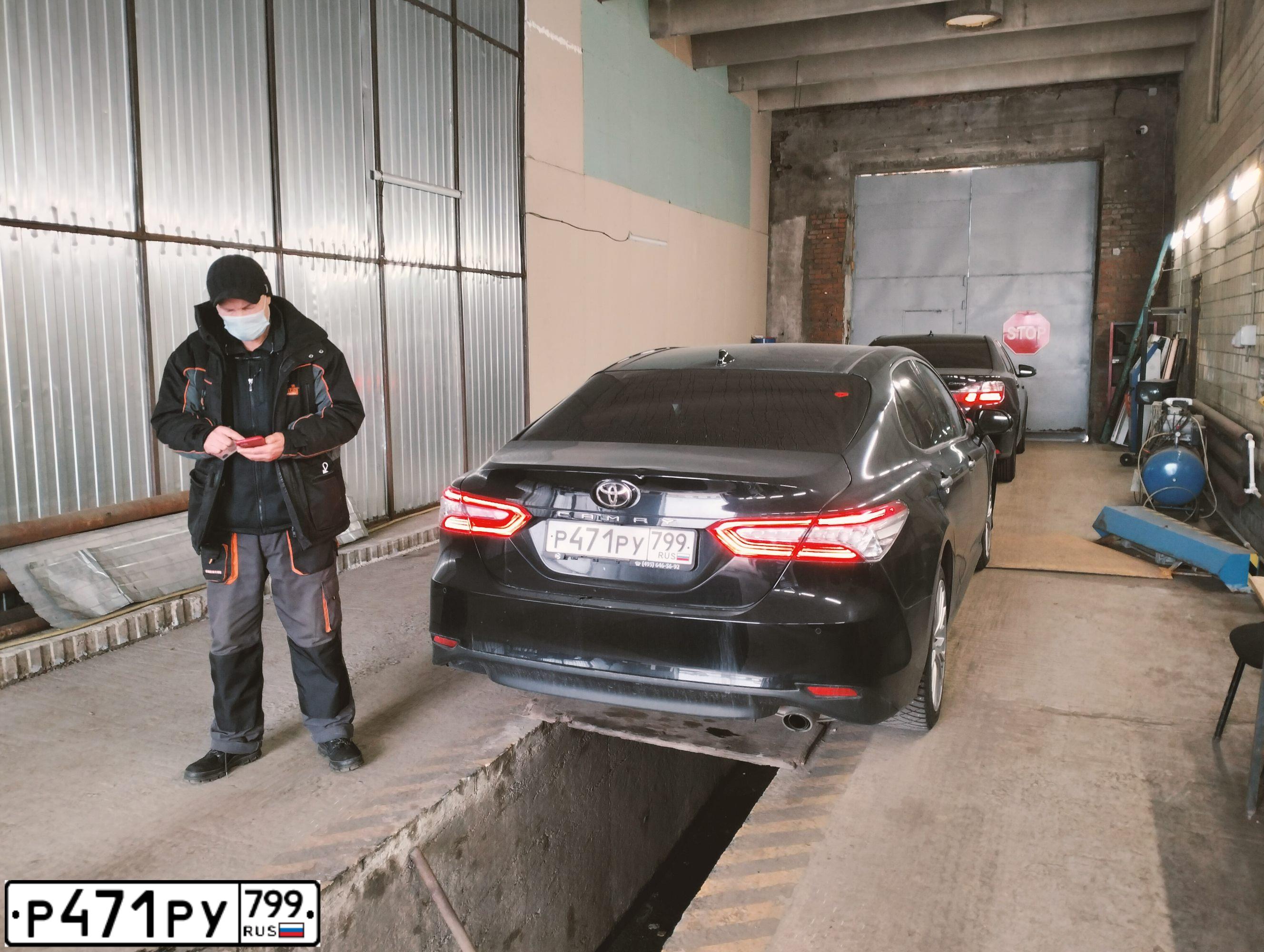 Фото автомобиля TOYOTA CAMRY, 2020 — госномер Х313КТ977. Цвет: ЧЕРНЫЙ