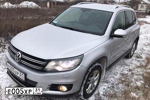 Фото автомобиля VOLKSWAGEN TIGUAN, 2011 — госномер Е005ХР31. Цвет: серебристый