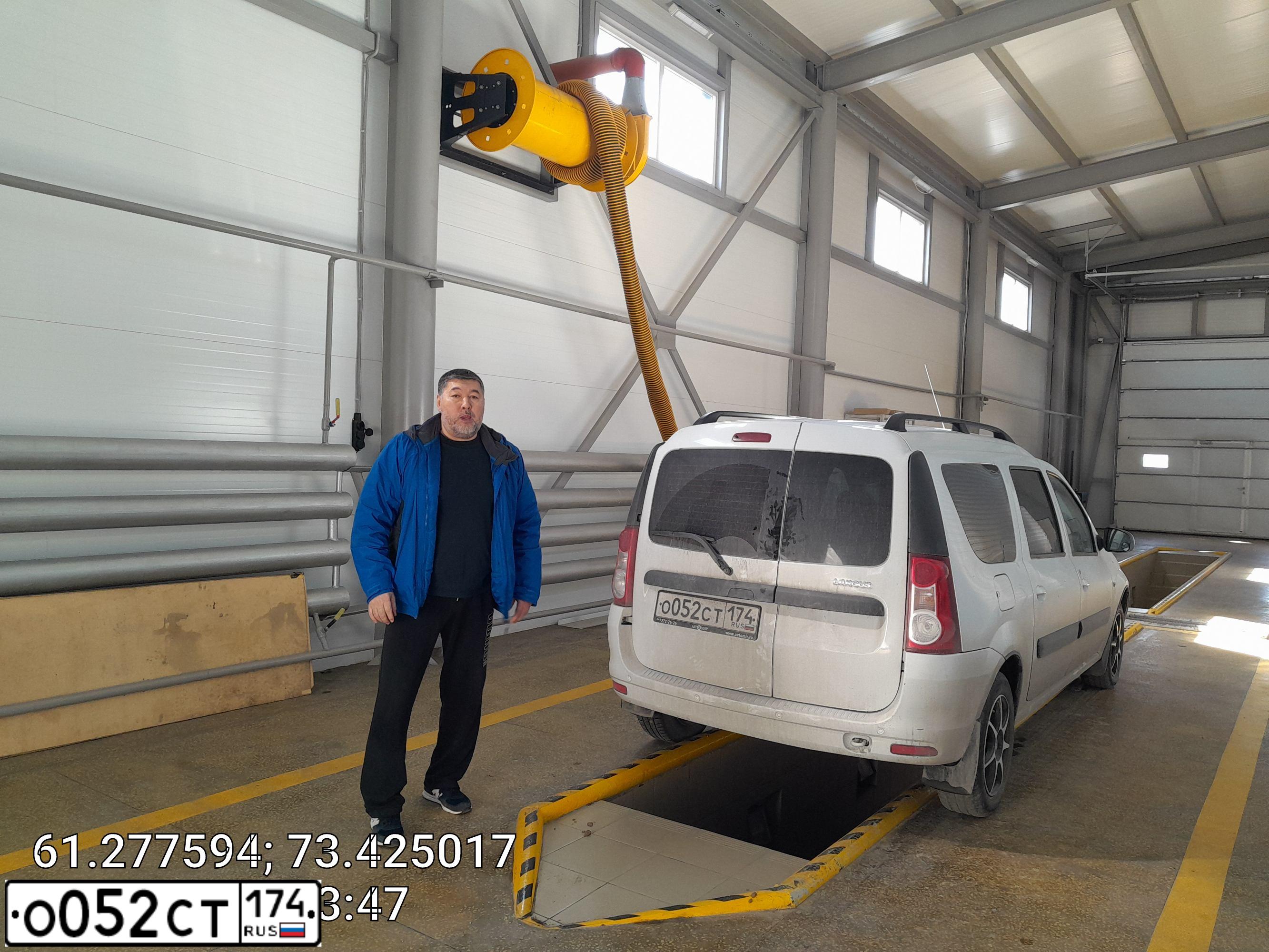 Фото автомобиля LADA LARGUS, 2014 — госномер М056ЕУ186. Цвет: БЕЛЫЙ
