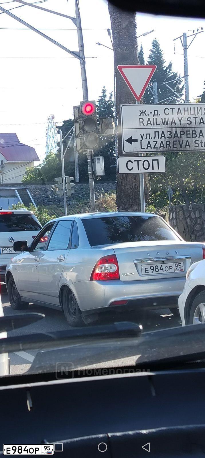 Фото автомобиля LADA 2170 PRIORA, 2012 — госномер Е984ОР95. Цвет: СВЕТЛО-СЕРЕБРИСТЫЙ МЕТАЛЛ