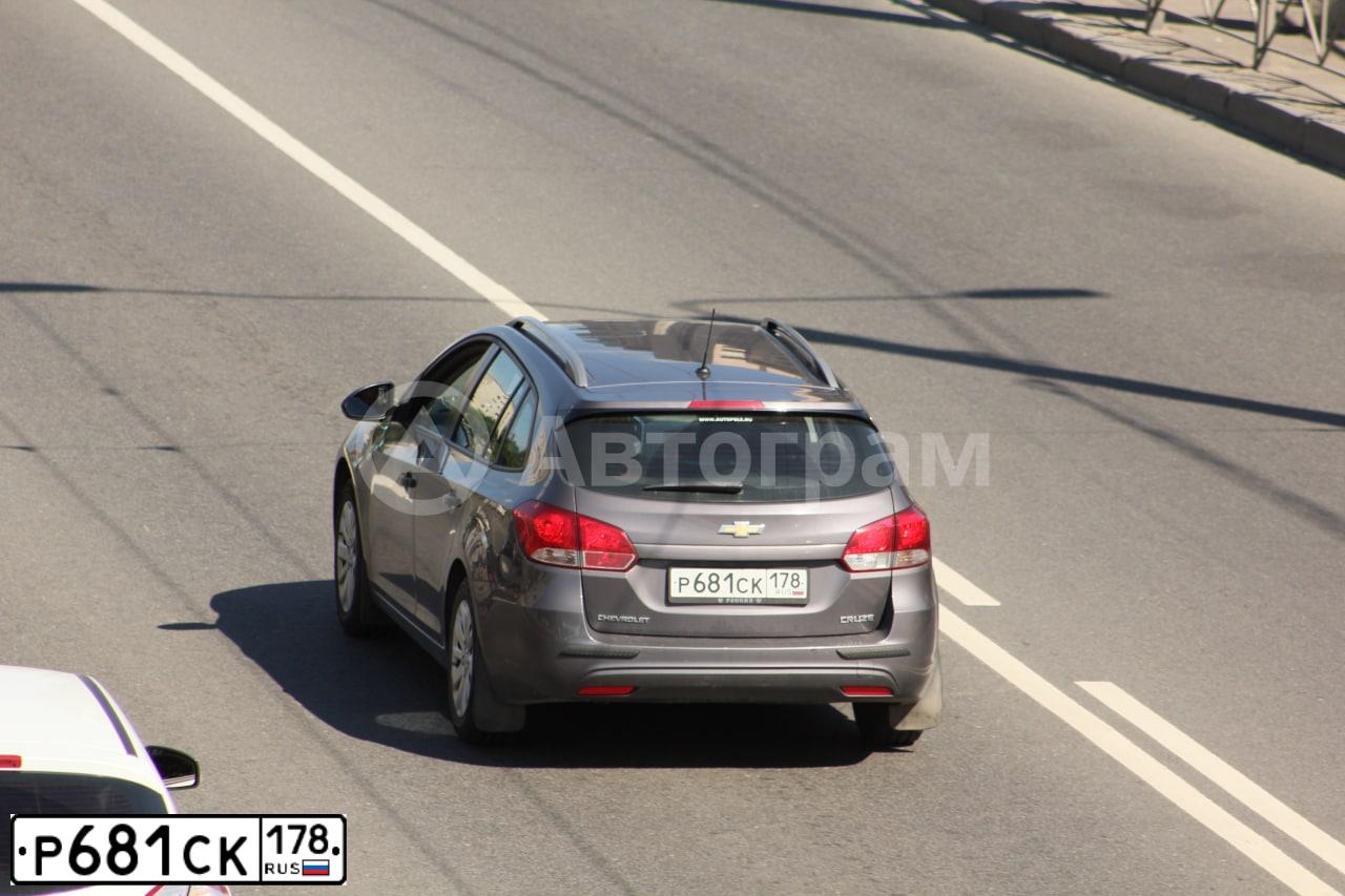 Фото автомобиля CHEVROLET CRUZE, 2013 — госномер Р681СК178. Цвет: СЕРЫЙ
