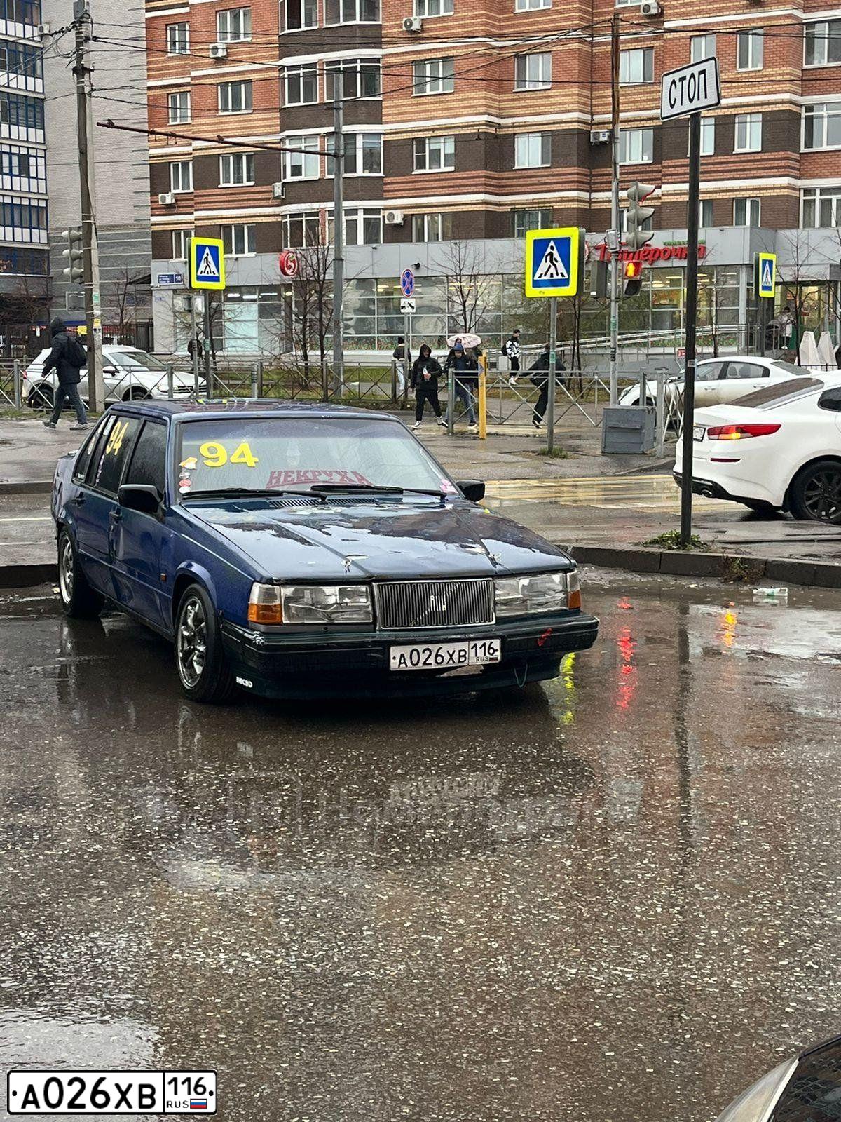 Фото автомобиля VOLVO 900-SERIE, 1992 — госномер А026ХВ116. Цвет: ТЕМНО-СИНИЙ