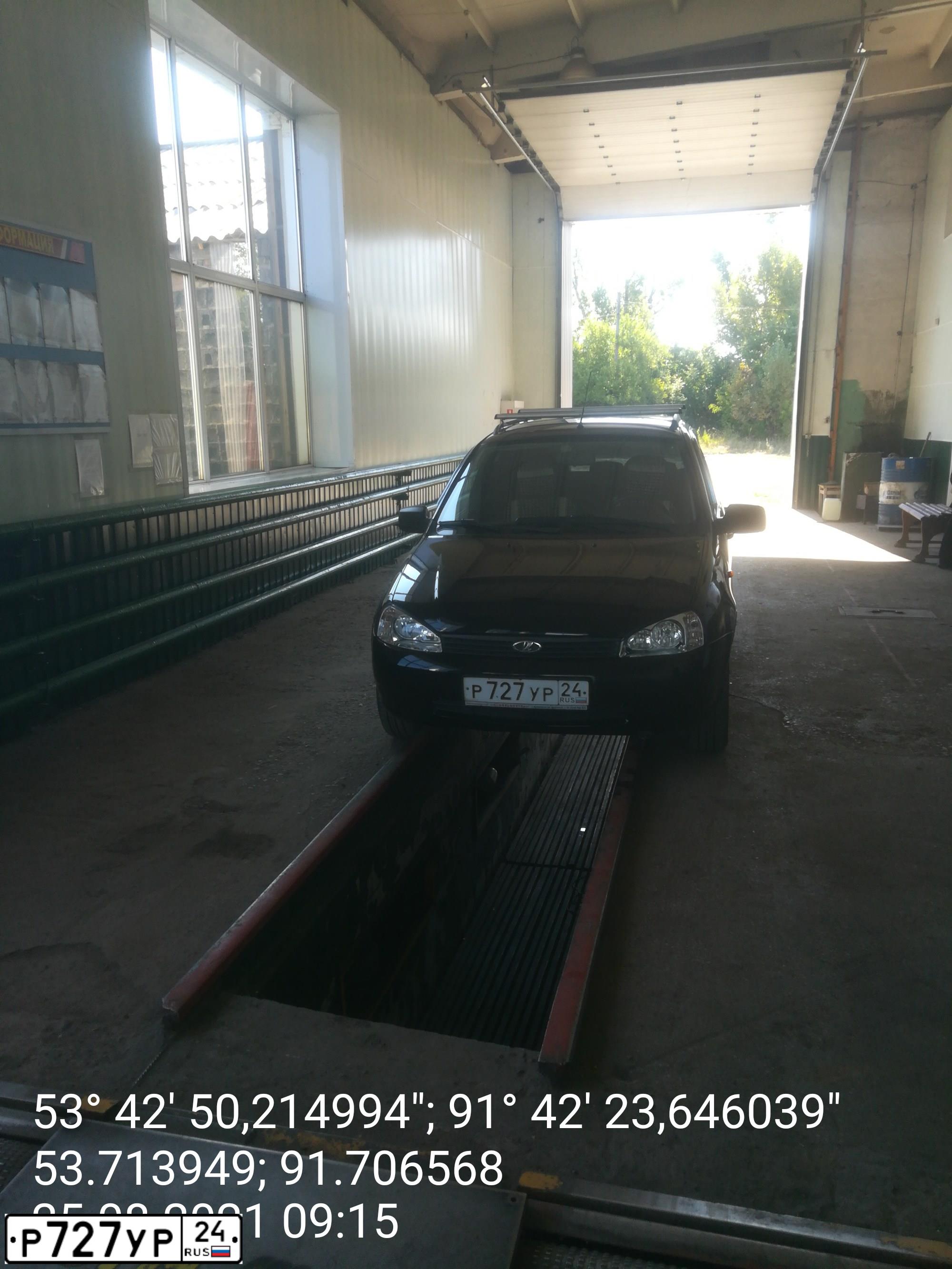 Фото автомобиля LADA 2114 SAMARA, 2005 — госномер Р042ЕХ124. Цвет: ЧЕРНЫЙ