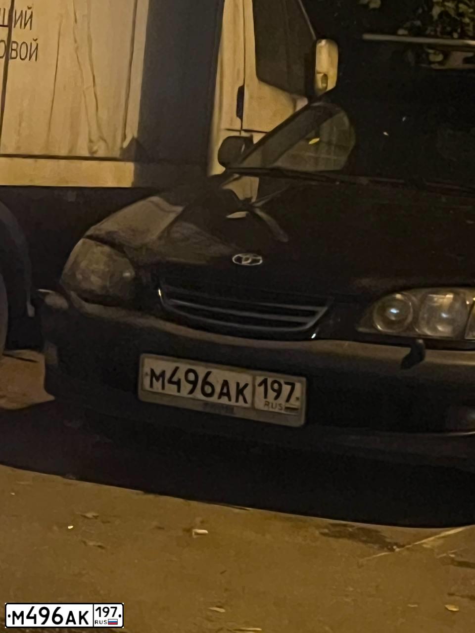 Фото автомобиля TOYOTA AVENSIS, 1998 — госномер М496АК197. Цвет: ЧЕРНЫЙ