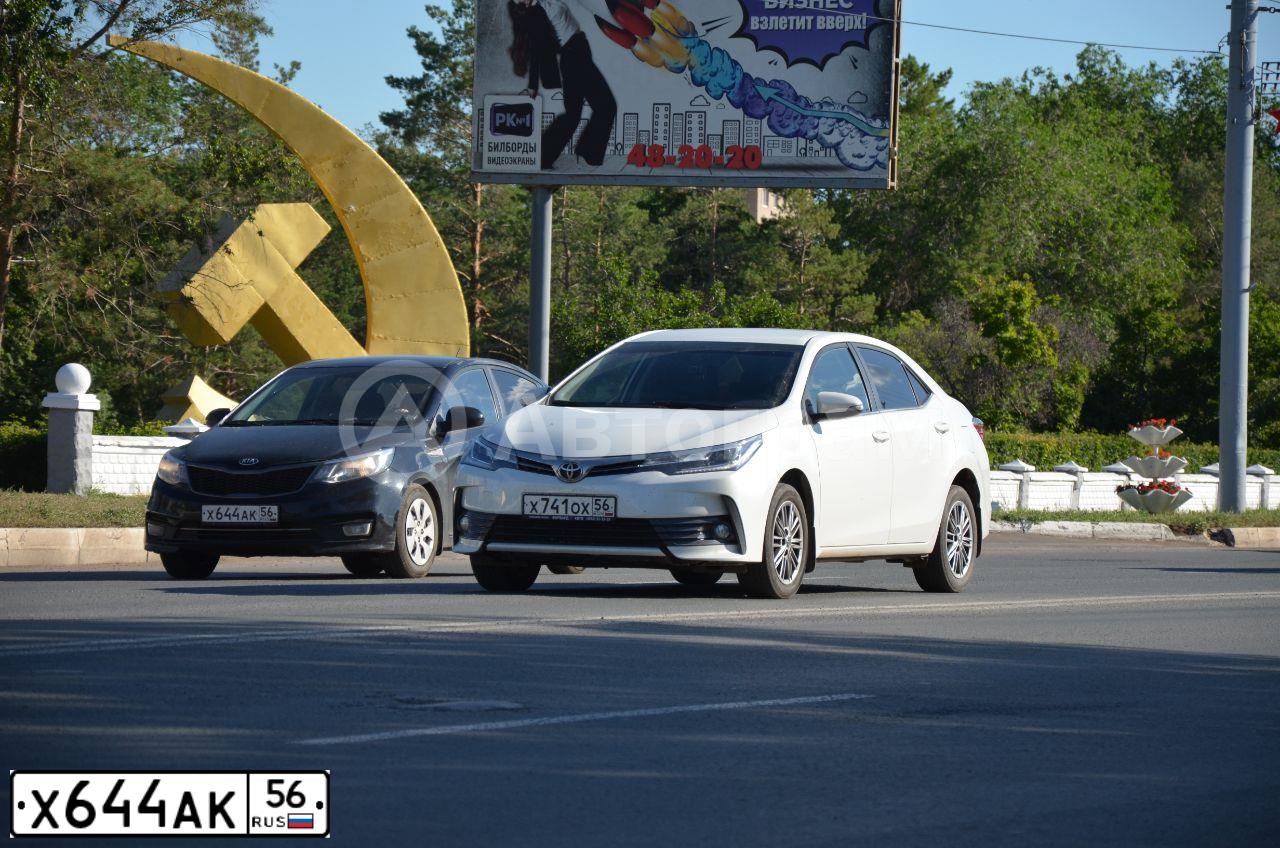 Фото автомобиля KIA RIO, 2015 — госномер Х644АК56. Цвет: ЧЕРНЫЙ
