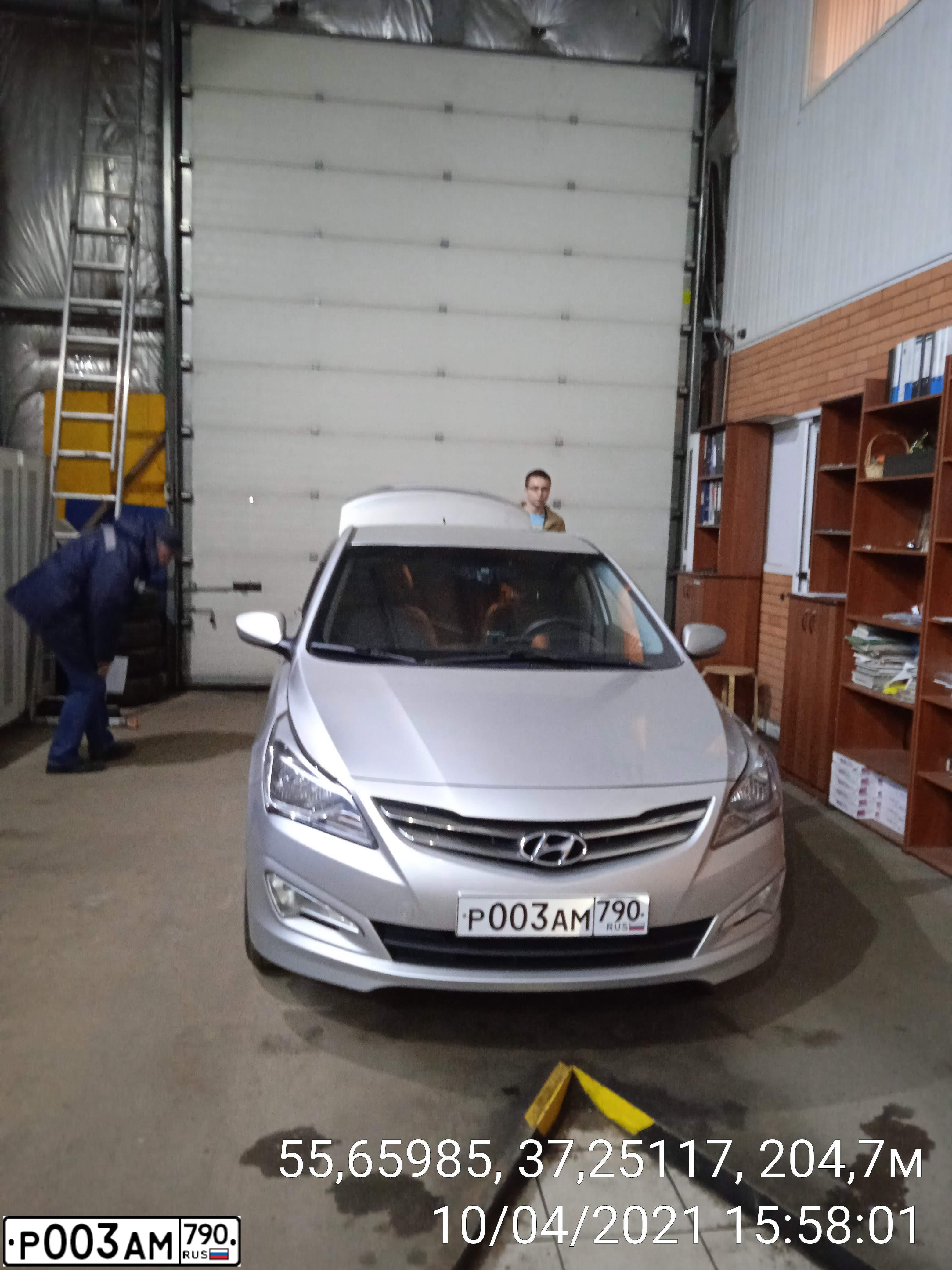 Фото автомобиля HYUNDAI SOLARIS, 2016 — госномер Р003АМ790. Цвет: СЕРЕБРИСТЫЙ