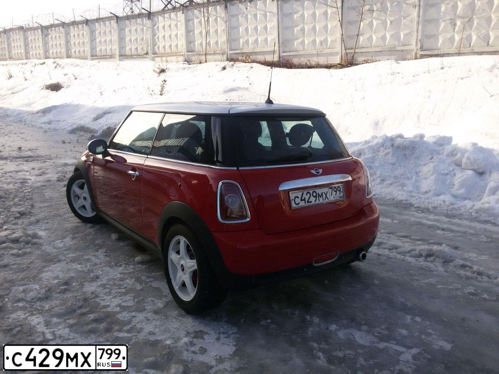 Фото автомобиля MINI МИНИ КУПЕР, 2008 — госномер С429МХ799. Цвет: КРАСНЫЙ