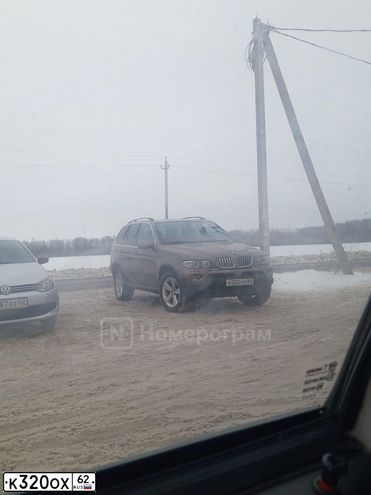 Фото автомобиля BMW X5, 2004 — госномер Т888СХ97. Цвет: БЕЖЕВЫЙ