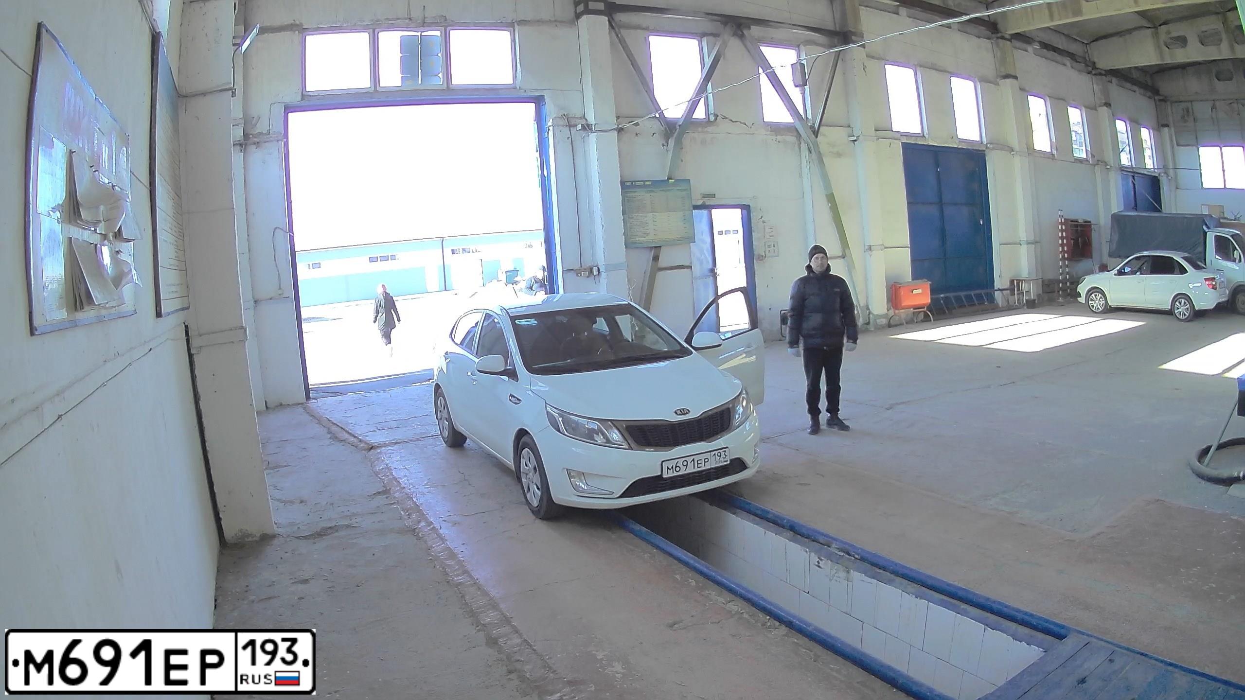 Фото автомобиля KIA RIO, 2013 — госномер М691ЕР193. Цвет: Белый