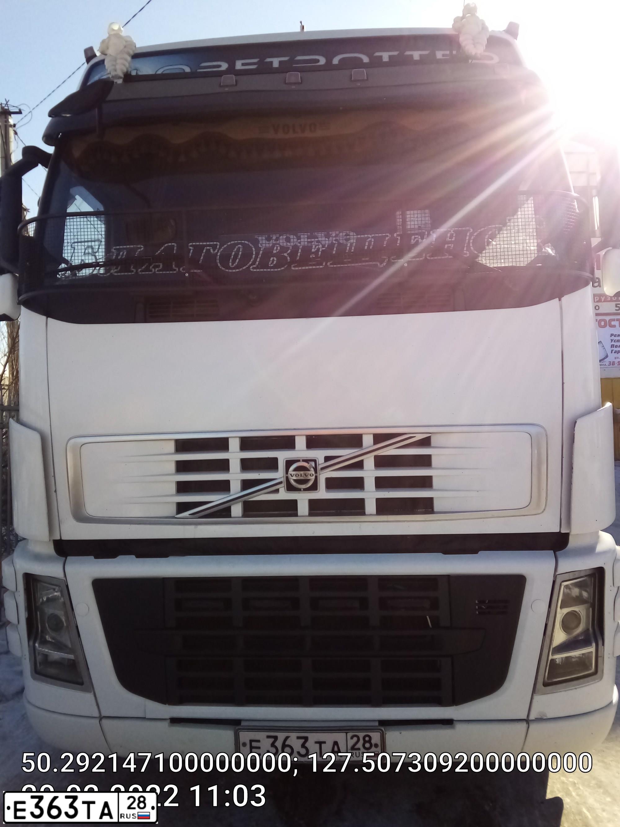 Фото автомобиля VOLVO SERIE FH /4X2/, 2004 — госномер К460ТС28. Цвет: Белый