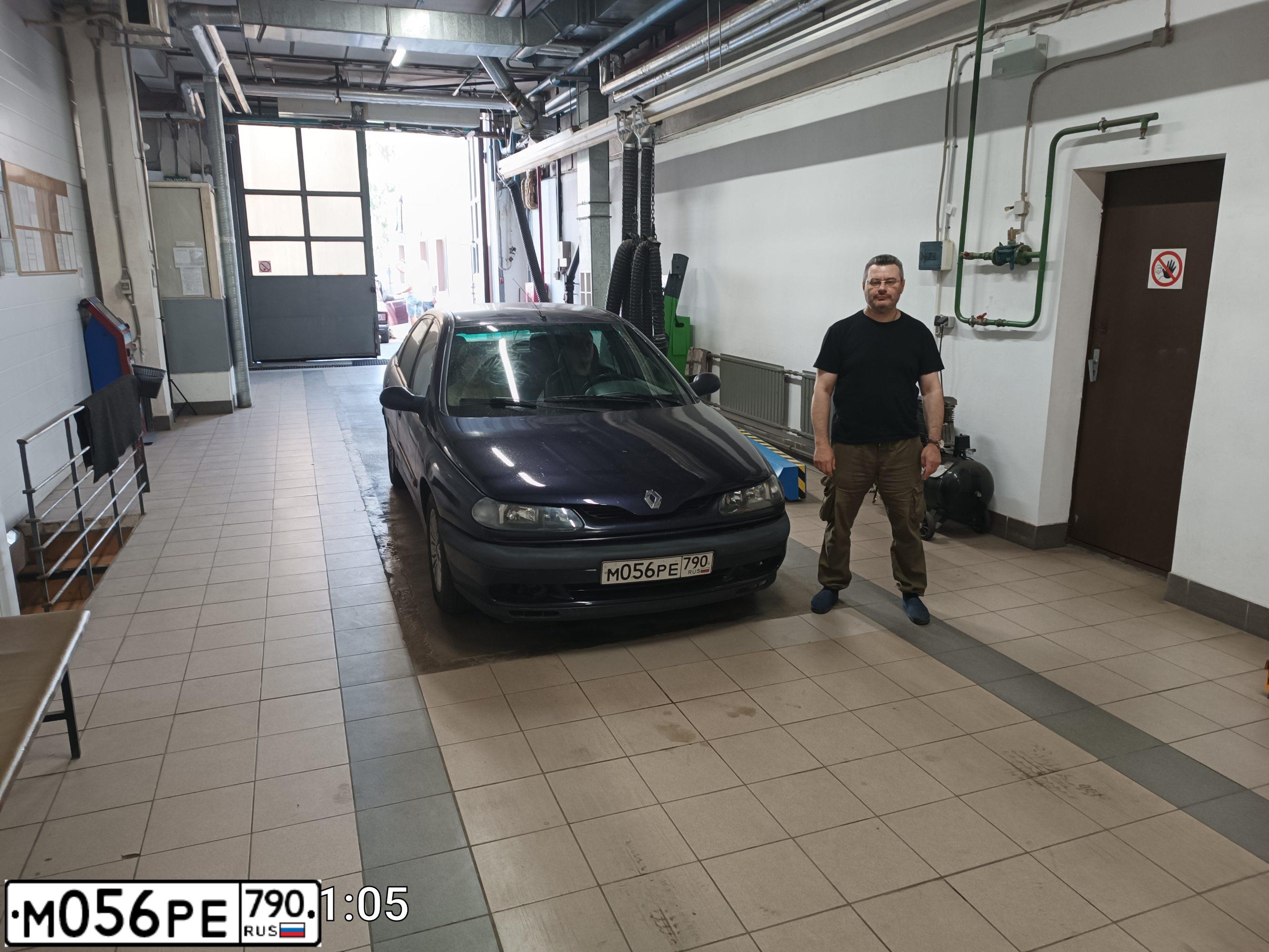 Фото автомобиля RENAULT LAGUNA, 1994 — госномер К470ХР190. Цвет: ФИОЛЕТОВЫЙ