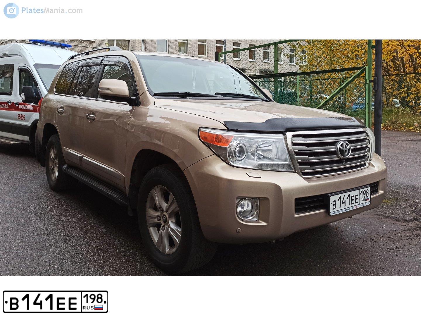 Фото автомобиля TOYOTA LAND CRUISER 200, 2012 — госномер М452ТО198. Цвет: ЗОЛОТИСТЫЙ