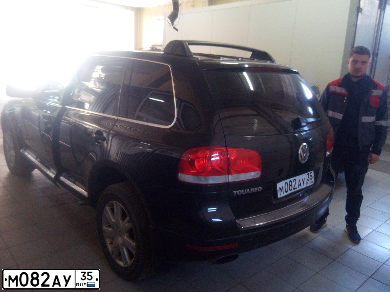 Фото автомобиля VOLKSWAGEN TOUAREG, 2004 — госномер С500РН197. Цвет: ЧЕРНЫЙ