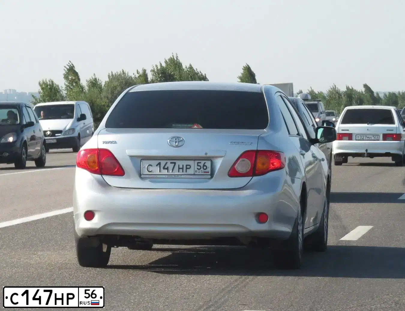 Фото автомобиля TOYOTA COROLLA, 2007 — госномер В960АТ156. Цвет: СЕРЕБРИСТЫЙ