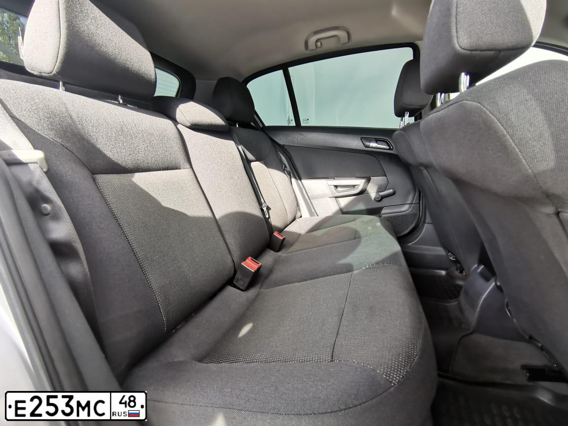 Фото автомобиля OPEL ASTRA, 2006 — госномер О560УЕ68. Цвет: СЕРЕБРИСТЫЙ