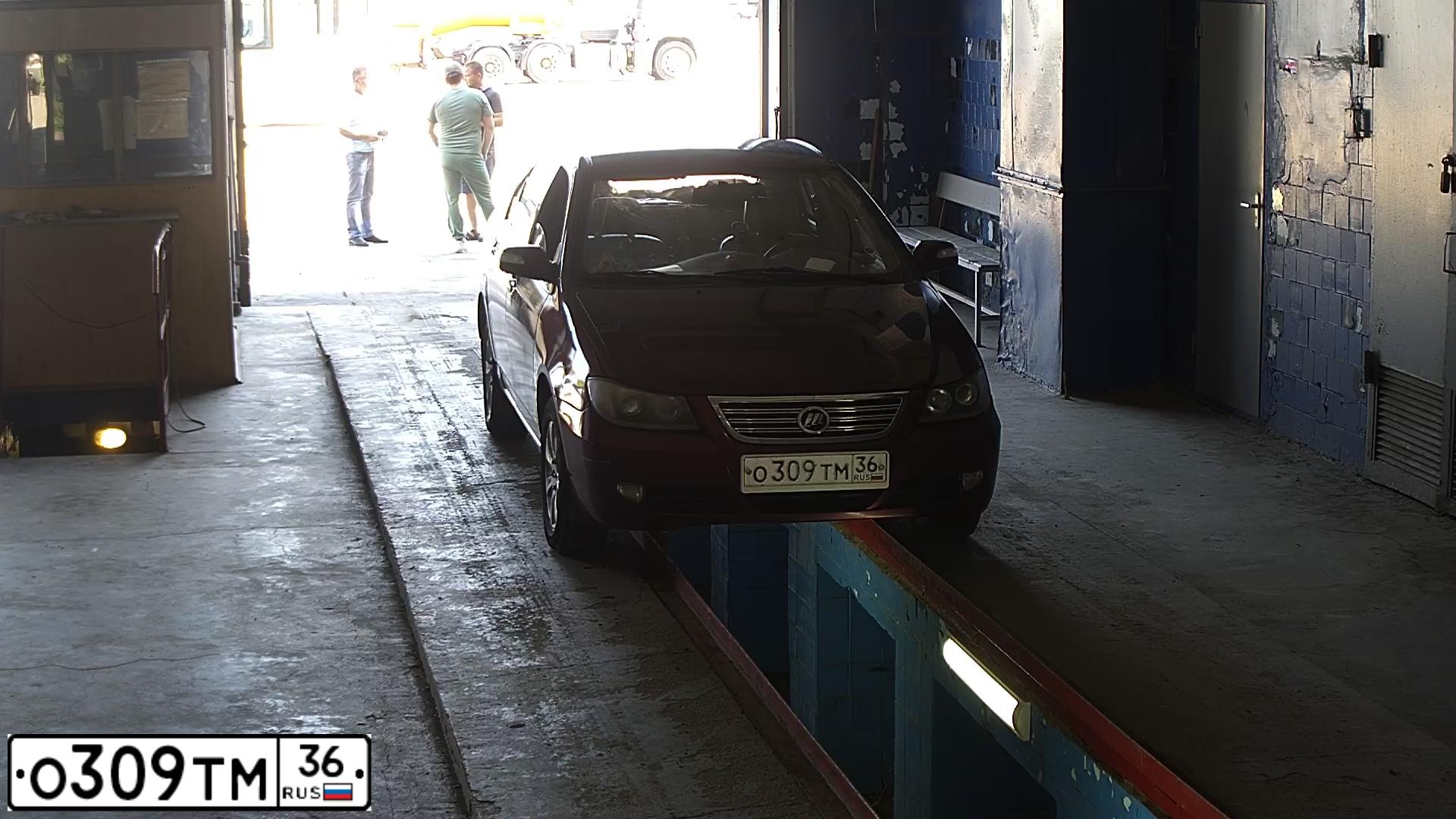 Фото автомобиля LIFAN SOLANO, 2011 — госномер О309ТМ36. Цвет: ТЕМНО-ВИШНЕВЫЙ